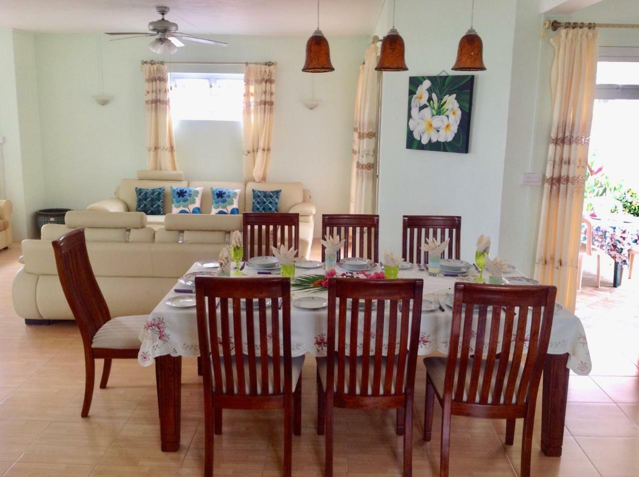 Fayruz Villa Is A 3 Bedroom, 3 Bathroom Detached House With Ac And Swimming Pool 5 Minutes Walk From Flic En Flac Public Beach Esterno foto