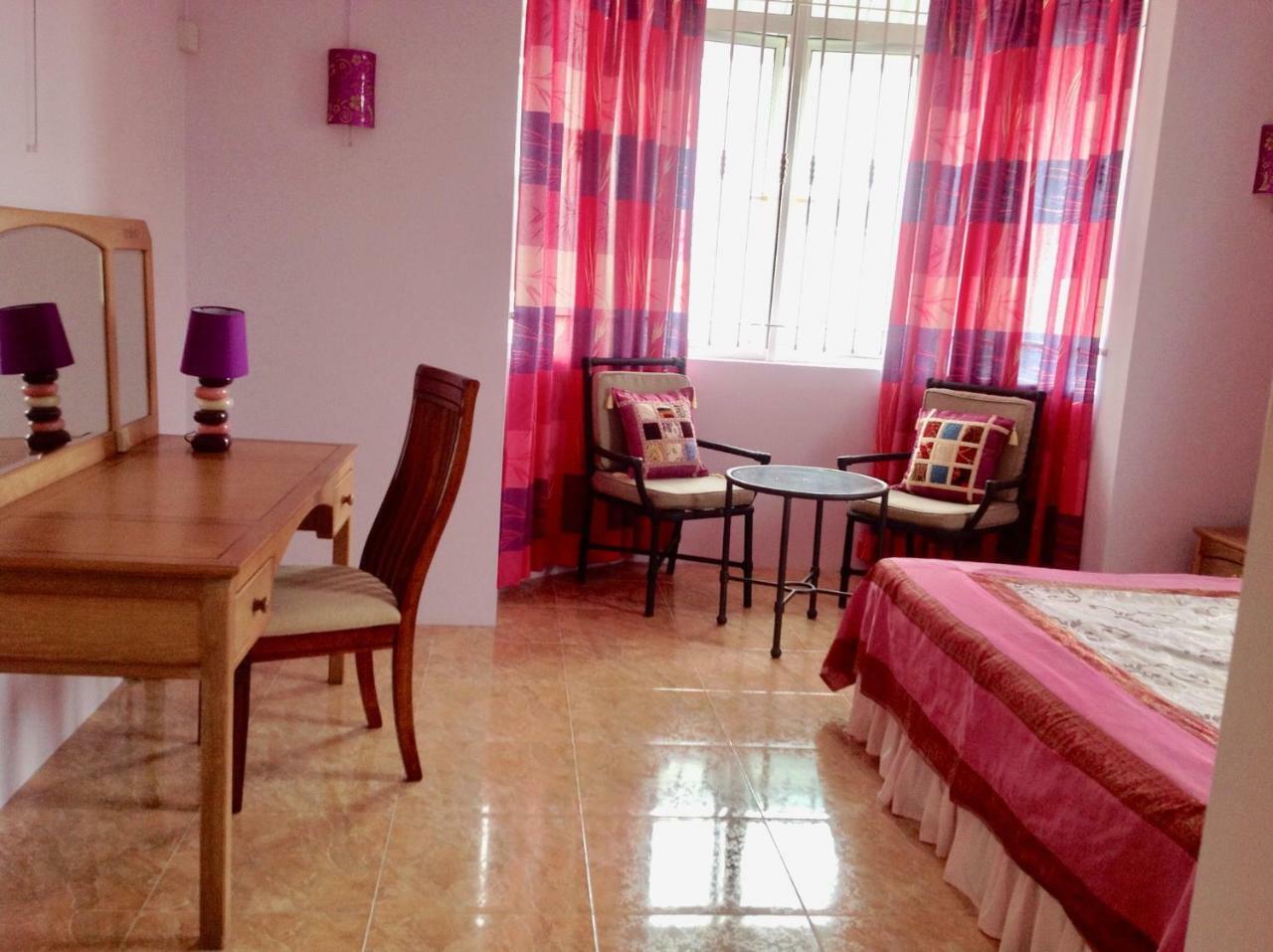 Fayruz Villa Is A 3 Bedroom, 3 Bathroom Detached House With Ac And Swimming Pool 5 Minutes Walk From Flic En Flac Public Beach Esterno foto